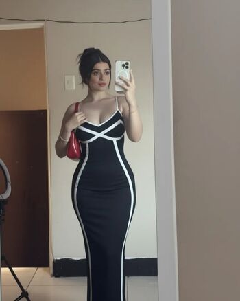 aaniasharmaa