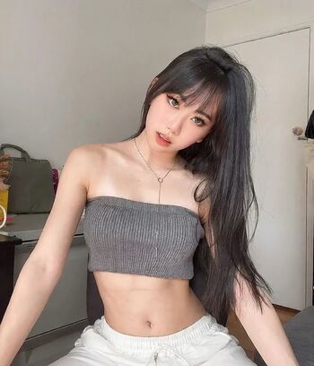 AI Generated Celebrity Nudes