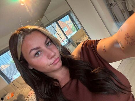 Courtney Leigh