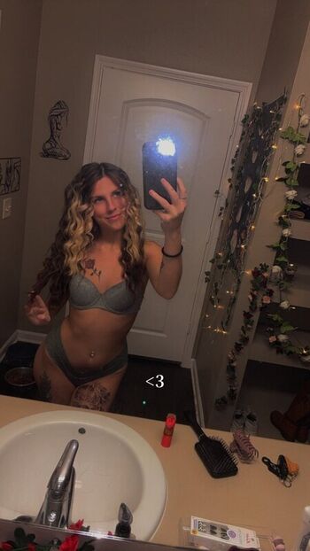 Courtneyj_77