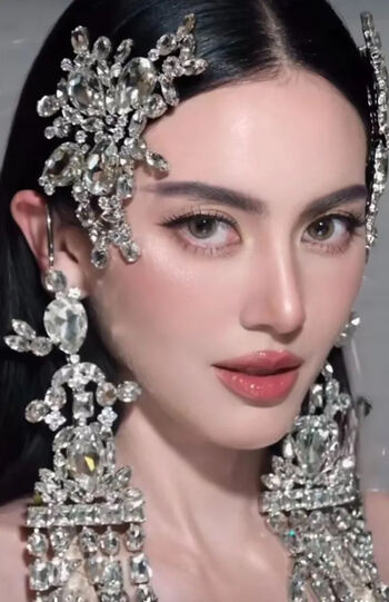Davika Hoorne