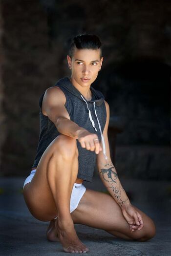 Davina Leos