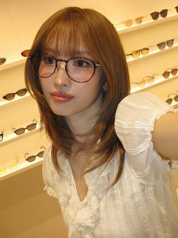 Hirai Momo