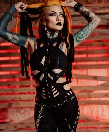 Lena Scissorhands