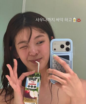 lia_loves___