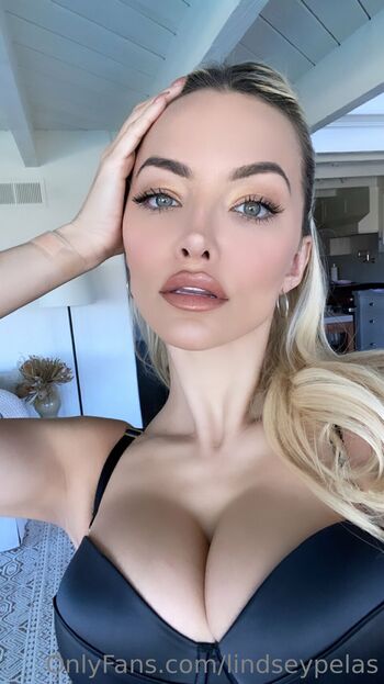 Lindsey Pelas