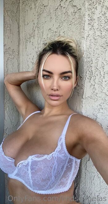 Lindsey Pelas