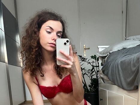 mia.hill