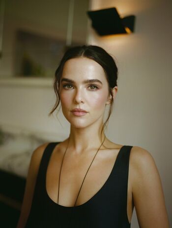 Zoey Deutch